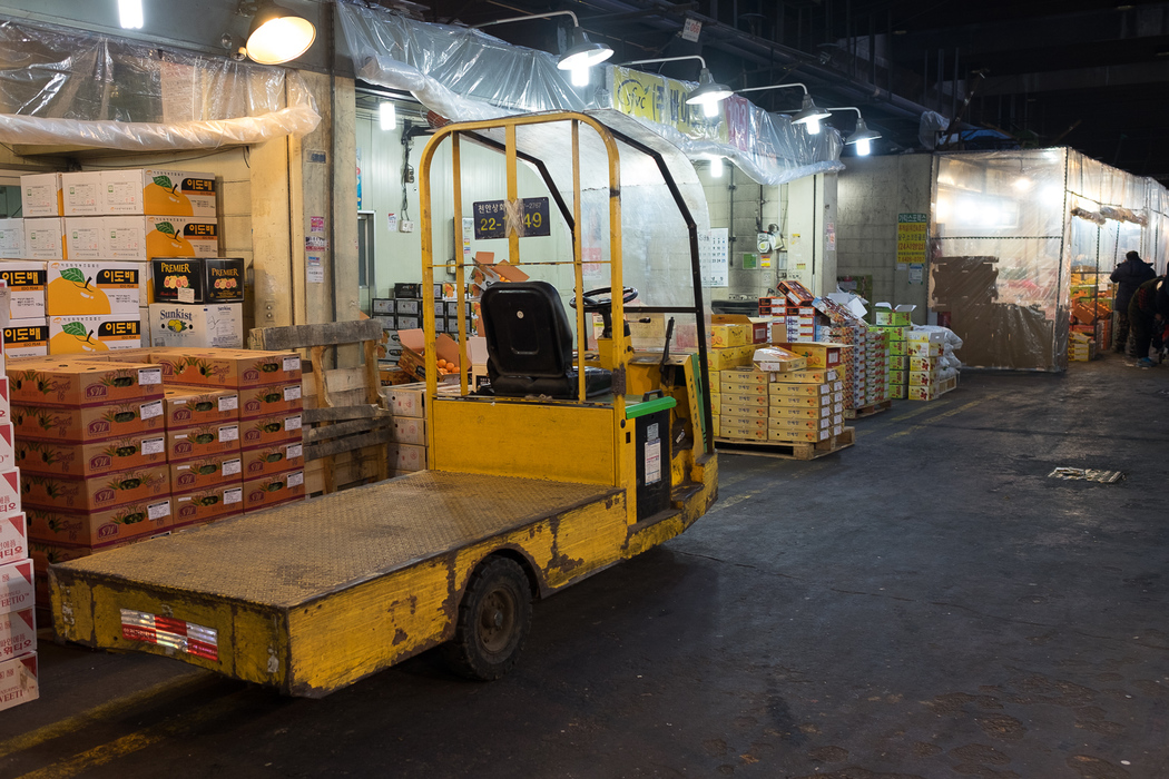 An electric delivery truck inside the Garak market.