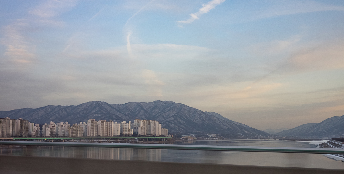 City and mountains – a view common in Seoul.