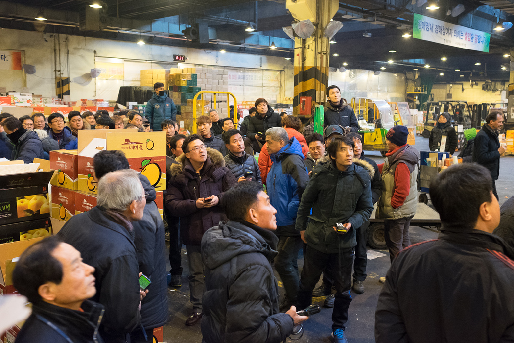 Bidders participate in a fruit auction in Garak market.